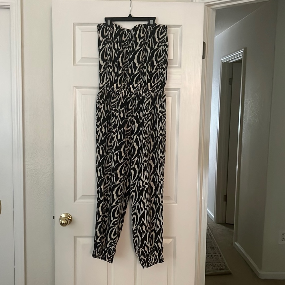 Strapless black and white jumpsuit, flattering around the waist